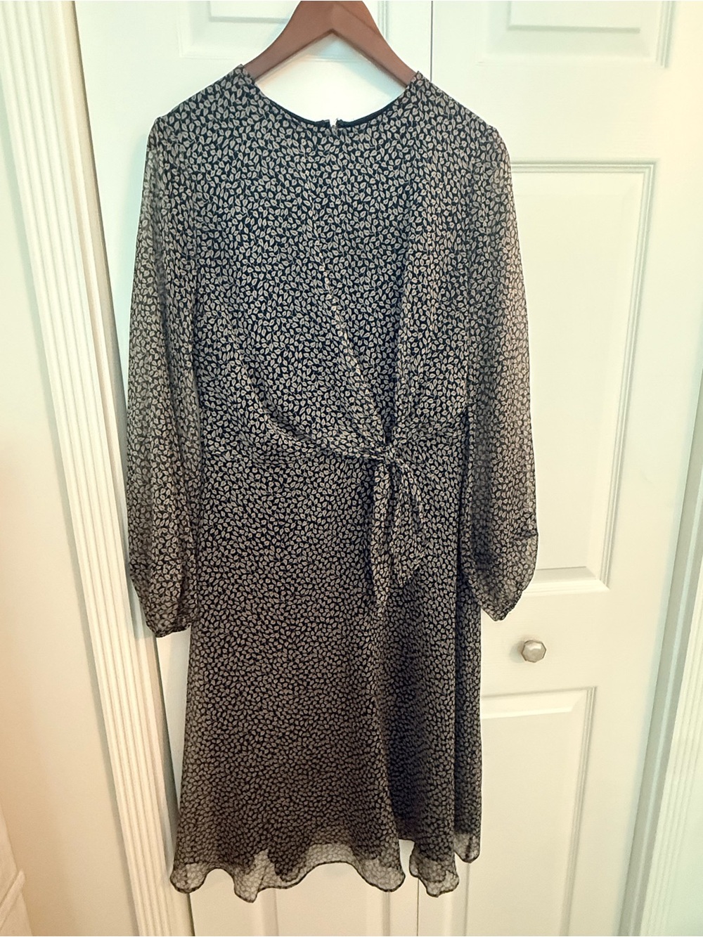 Ralph Lauren Black and Cream Printed Long-Sleeve Tie-Front Dress SIZE 4
